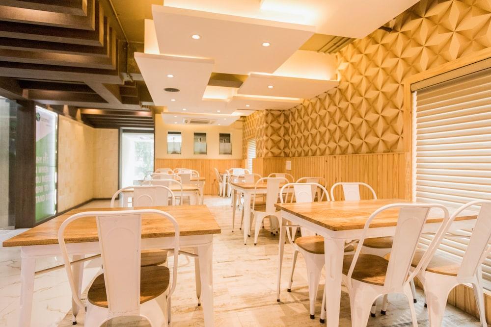 Lynq-Cico Otel Kalküta Dış mekan fotoğraf