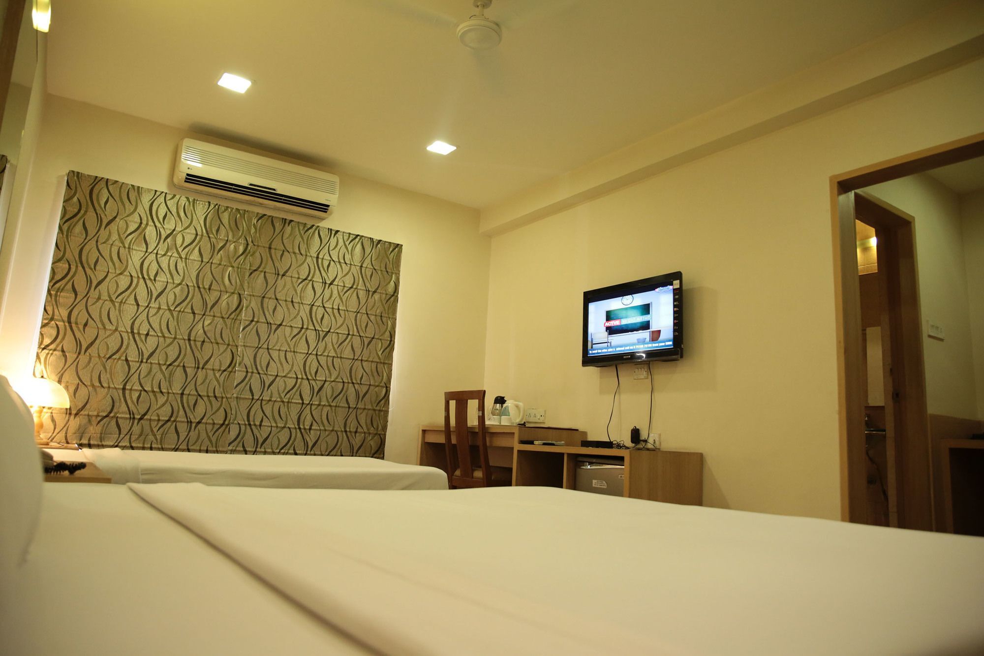 Lynq-Cico Otel Kalküta Dış mekan fotoğraf