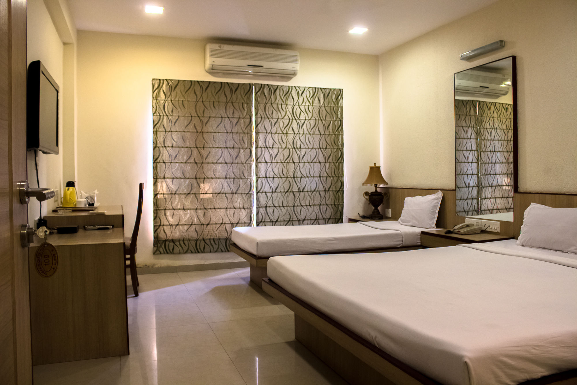 Lynq-Cico Otel Kalküta Dış mekan fotoğraf